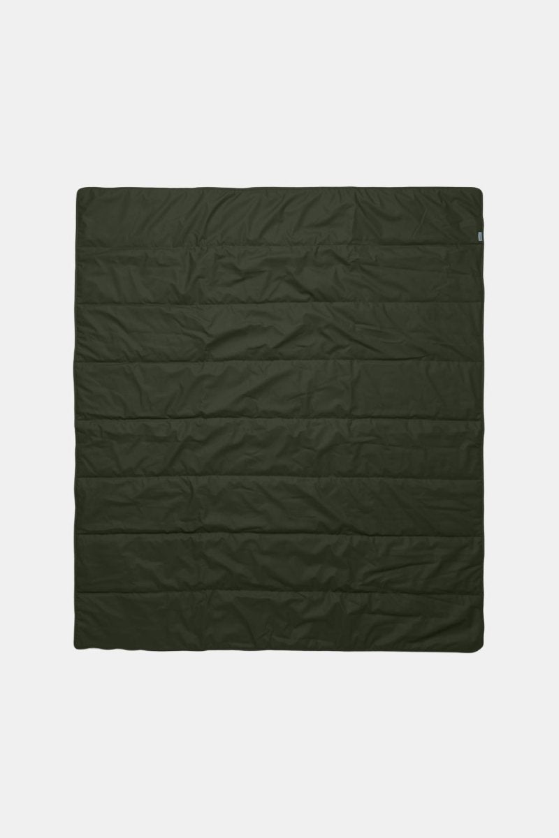 Rains Waterproof Quilted Packable Blanket (Green) | Lifestyle